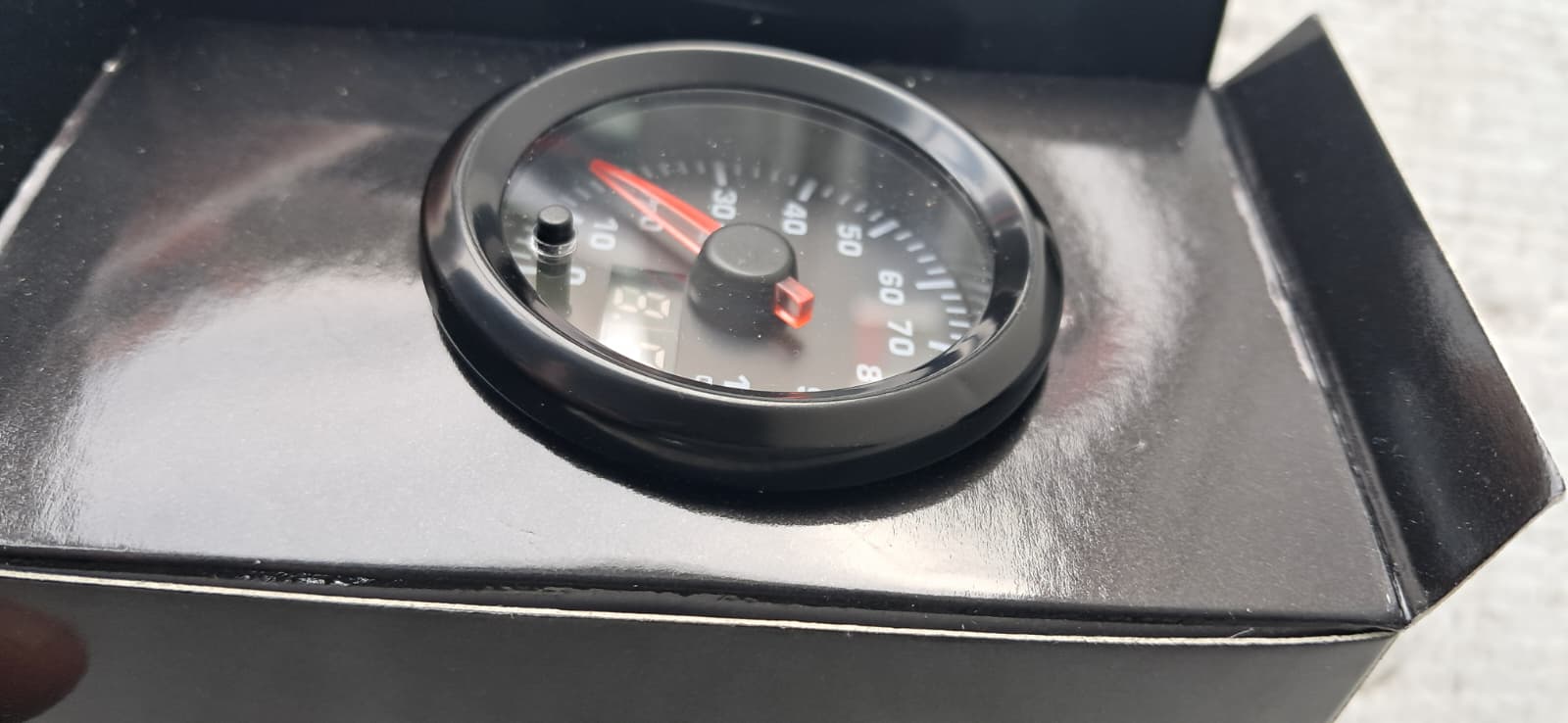 Oil Pressure Gauge (0-100PSI) 52mm Dual Display - Electronic - Multi Color GAUGE -Oil Pressure 52mm Dual Display - MINOR BELEMISH